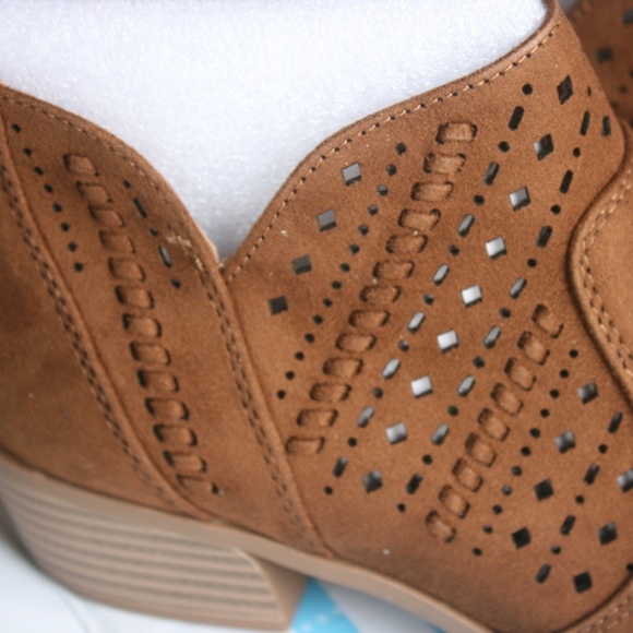 City Classified Emerge Chestnut Cut Out Boots - Picture 8 of 8